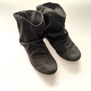 TREND REPORT GRAY BOOTIES SLIP ON